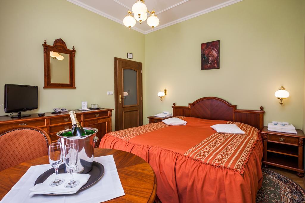 Hotel Jelinkova Vila Velke Mezirici Bilik gambar